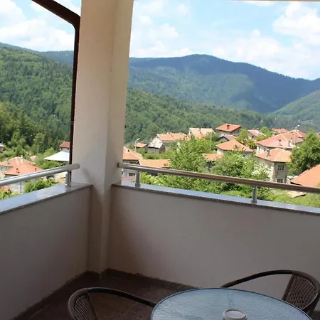 Манастирска Стряха Maison d'hôtes *